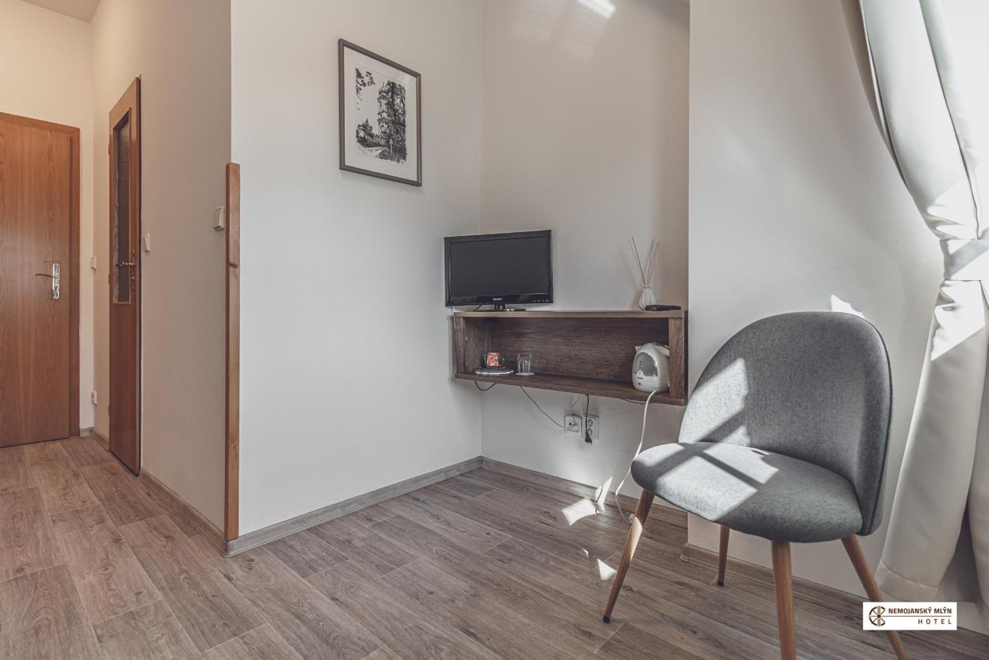 Nemojany Hotel Nemojansky Mlyn מראה חיצוני תמונה