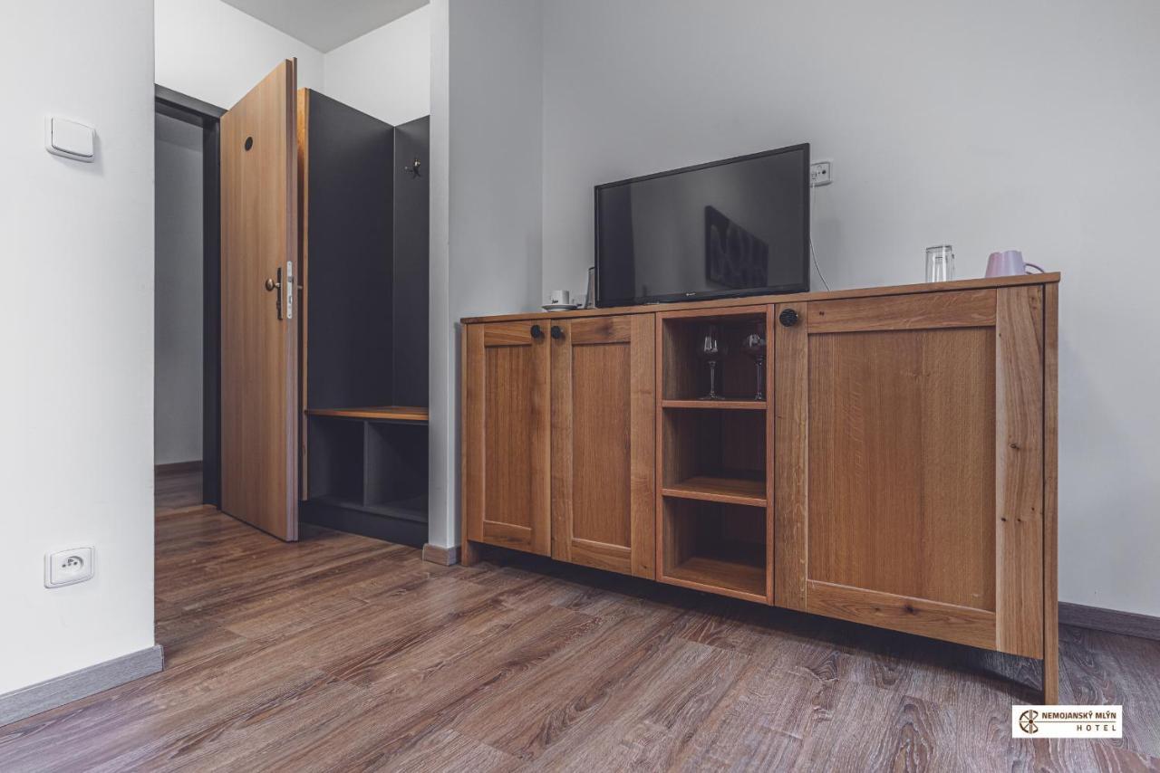 Nemojany Hotel Nemojansky Mlyn מראה חיצוני תמונה