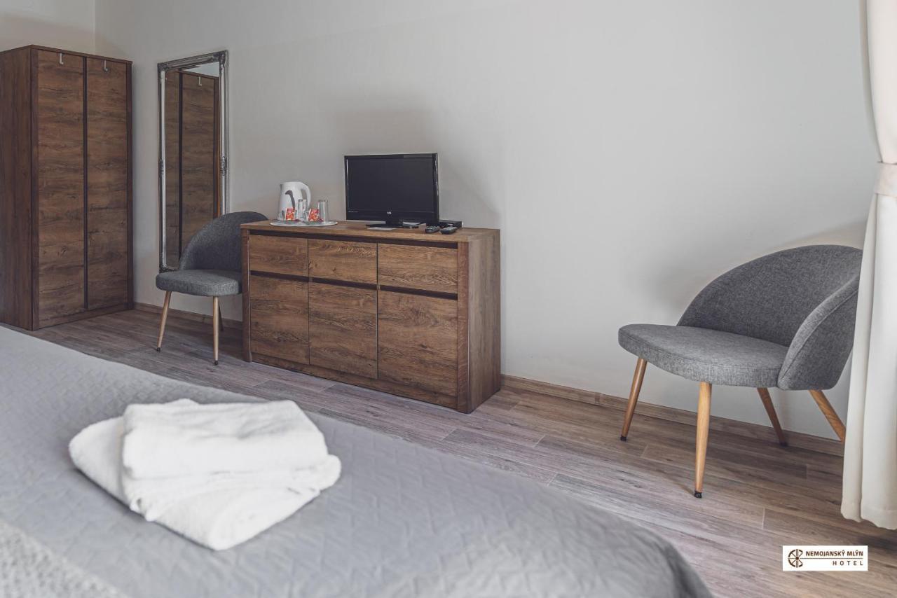Nemojany Hotel Nemojansky Mlyn מראה חיצוני תמונה