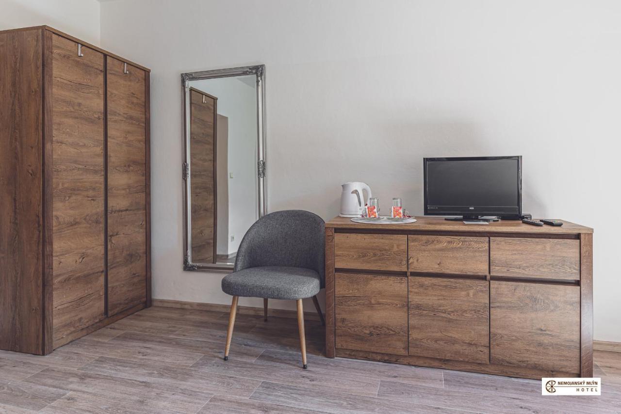 Nemojany Hotel Nemojansky Mlyn מראה חיצוני תמונה