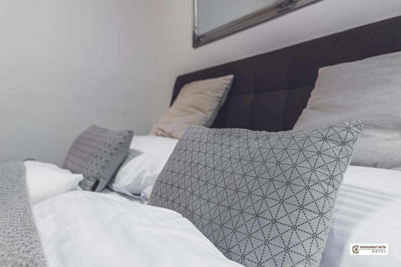 Nemojany Hotel Nemojansky Mlyn מראה חיצוני תמונה