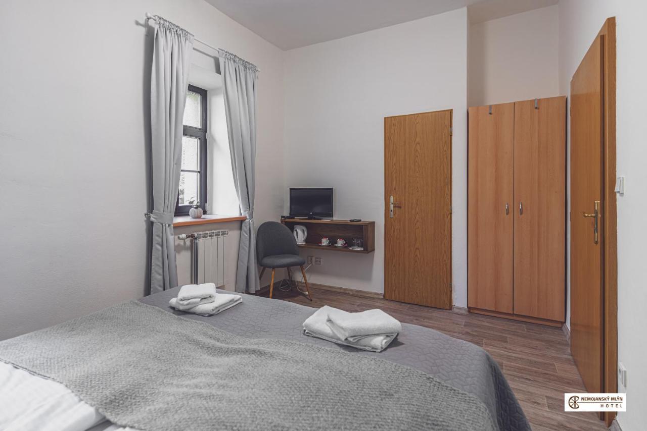 Nemojany Hotel Nemojansky Mlyn מראה חיצוני תמונה
