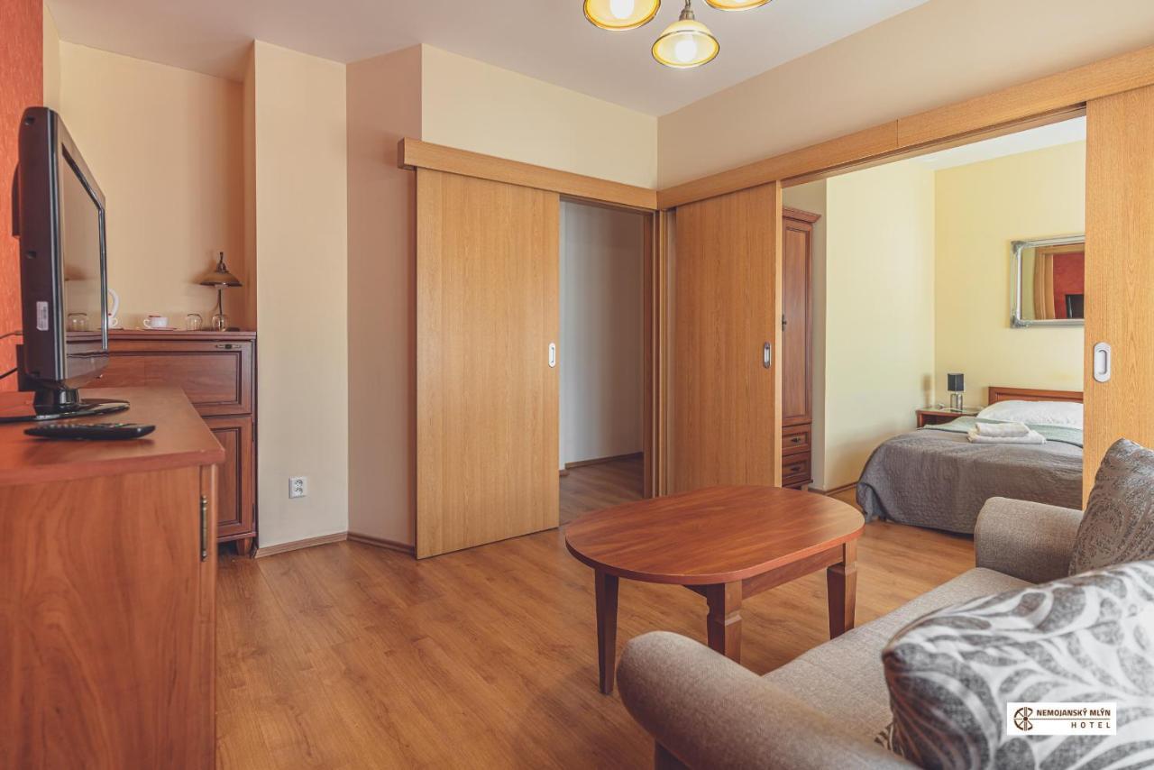 Nemojany Hotel Nemojansky Mlyn מראה חיצוני תמונה