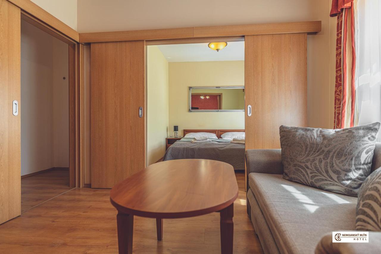 Nemojany Hotel Nemojansky Mlyn מראה חיצוני תמונה