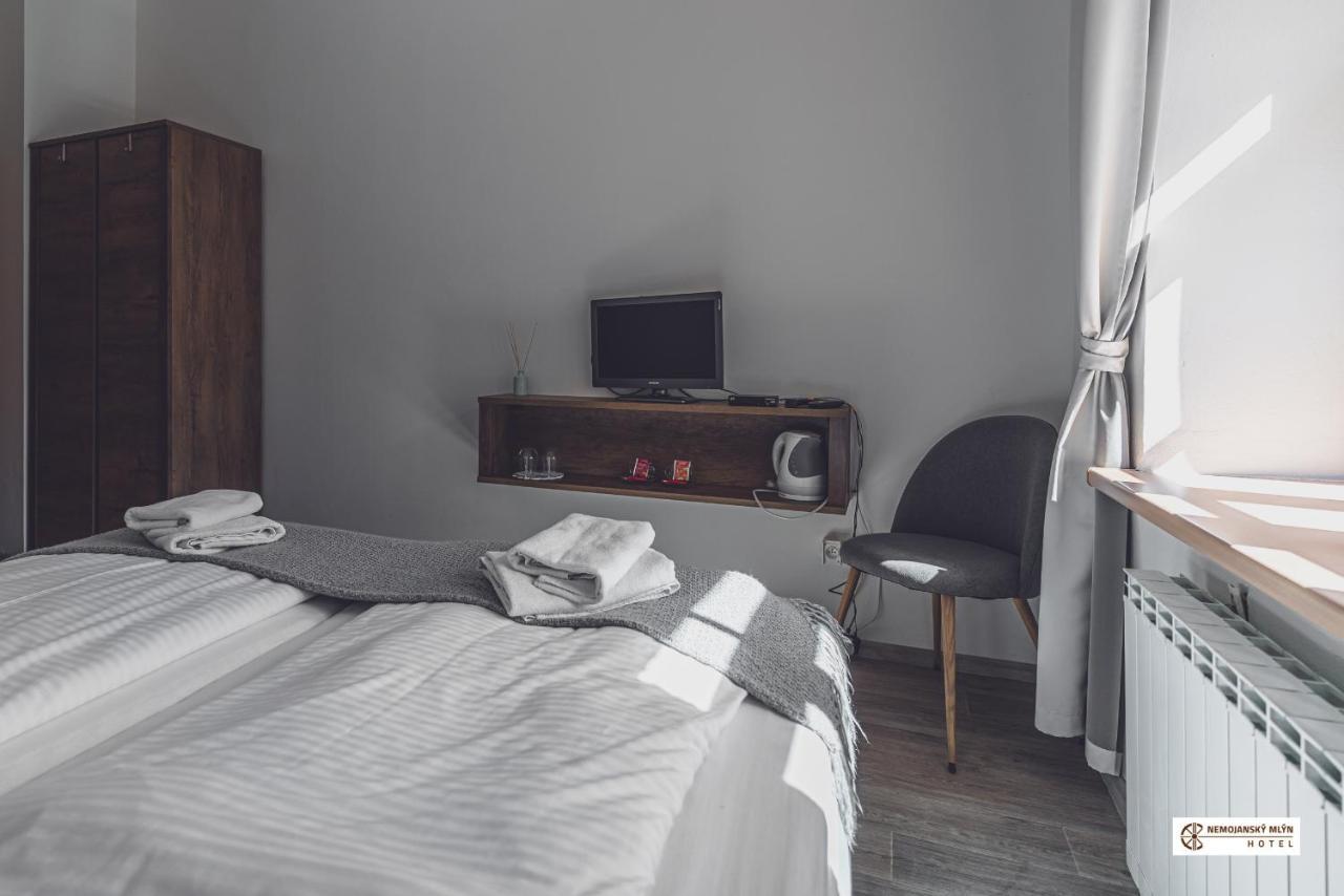 Nemojany Hotel Nemojansky Mlyn מראה חיצוני תמונה