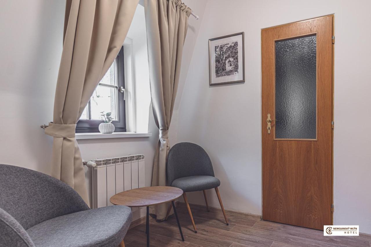 Nemojany Hotel Nemojansky Mlyn מראה חיצוני תמונה