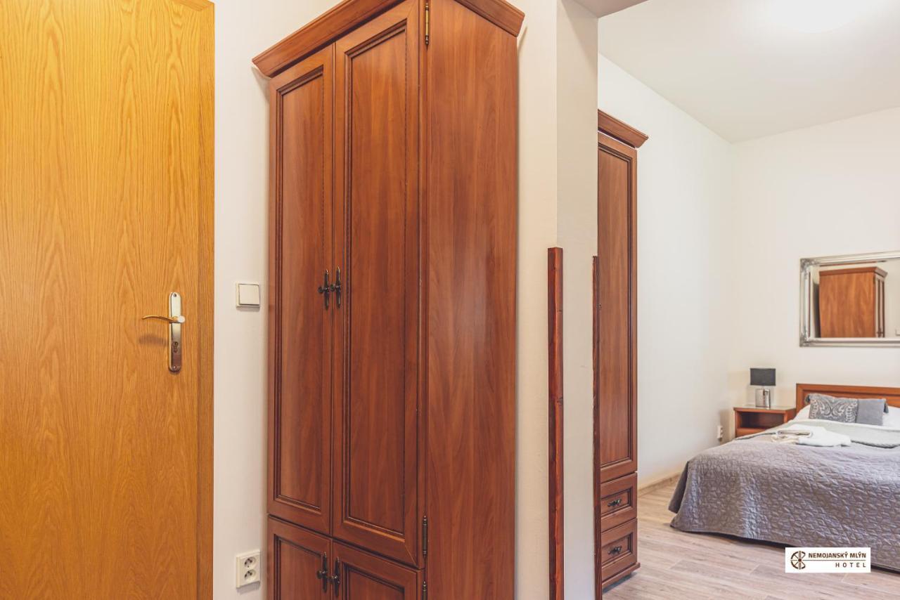Nemojany Hotel Nemojansky Mlyn מראה חיצוני תמונה