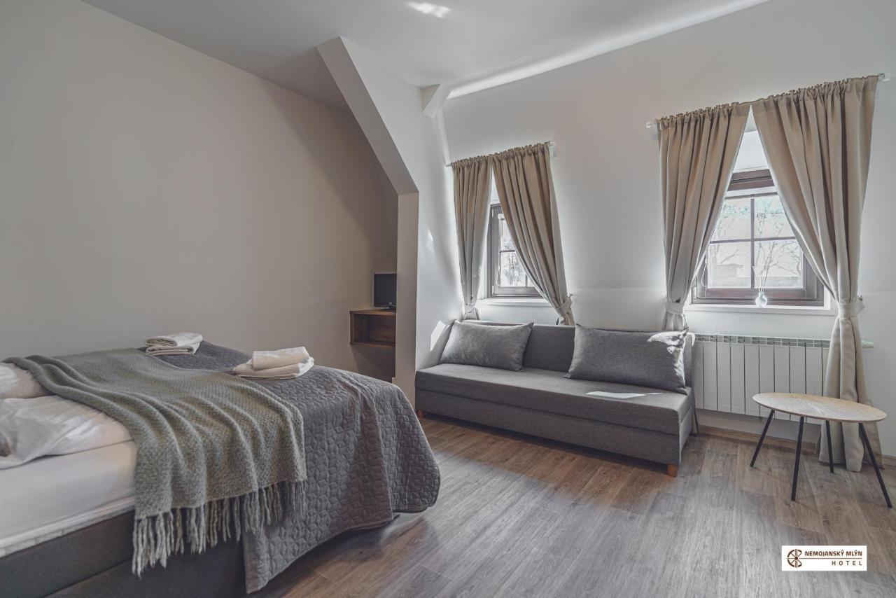 Nemojany Hotel Nemojansky Mlyn מראה חיצוני תמונה