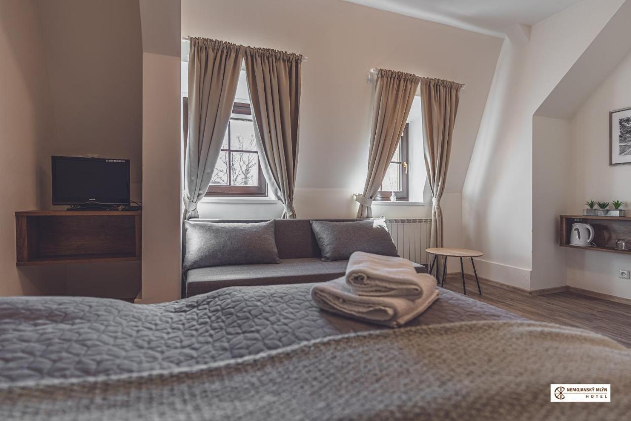 Nemojany Hotel Nemojansky Mlyn מראה חיצוני תמונה
