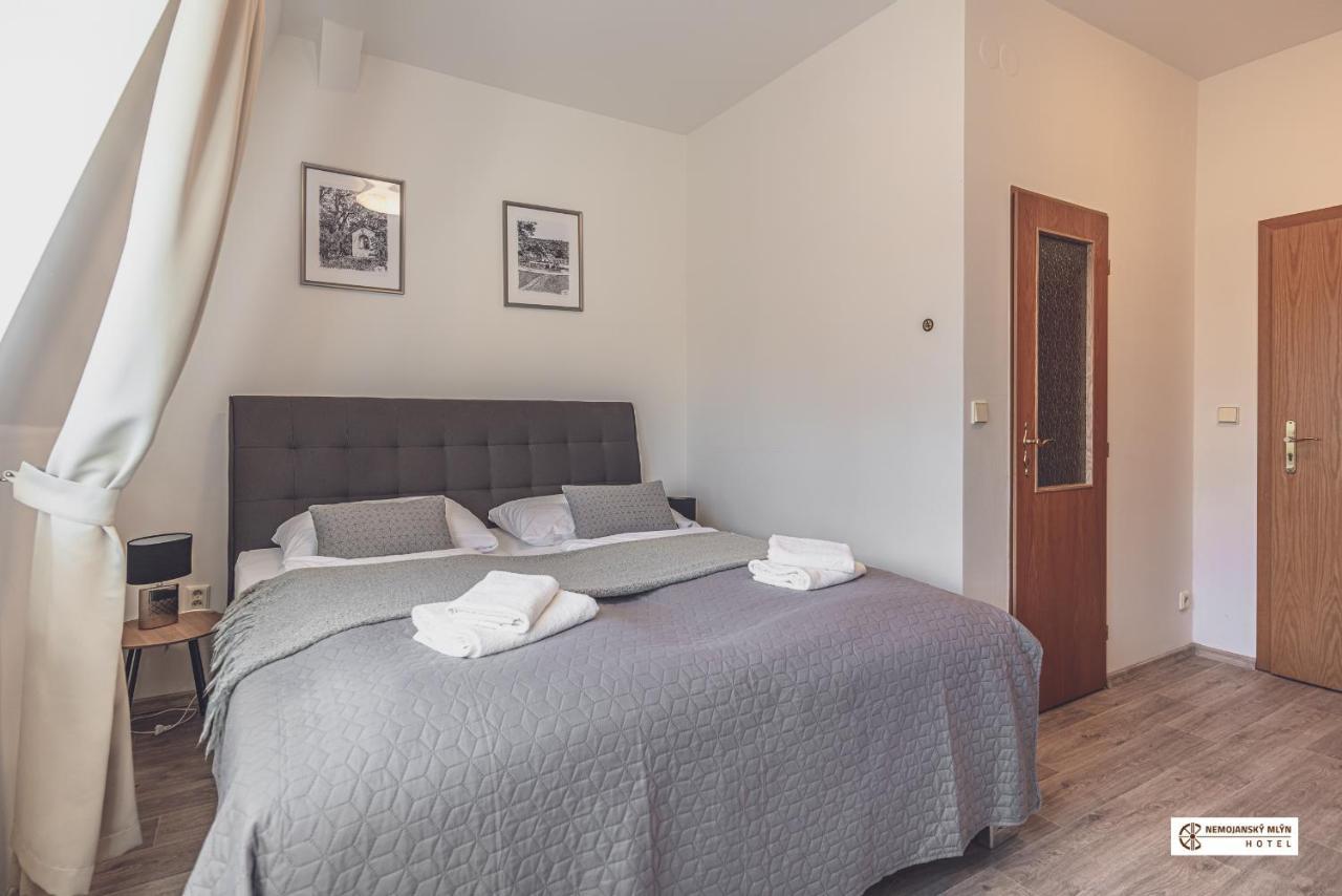 Nemojany Hotel Nemojansky Mlyn מראה חיצוני תמונה