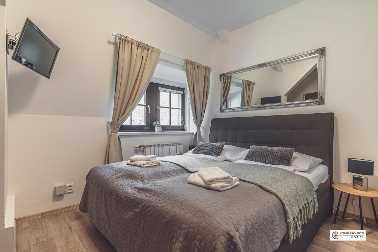 Nemojany Hotel Nemojansky Mlyn מראה חיצוני תמונה