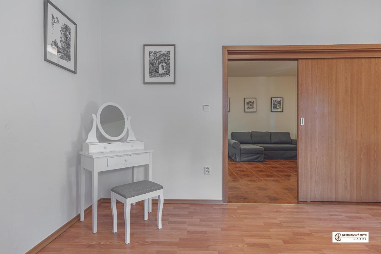Nemojany Hotel Nemojansky Mlyn מראה חיצוני תמונה