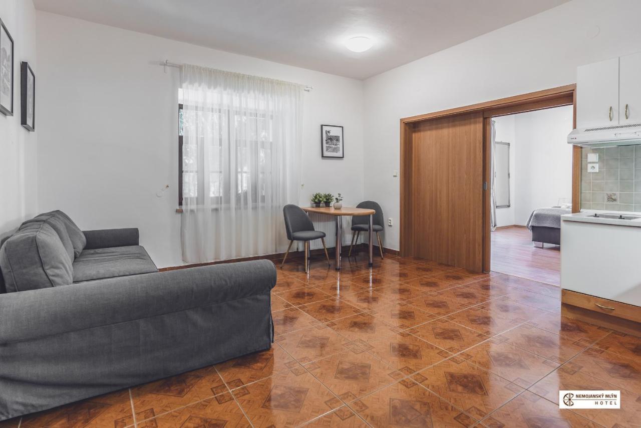 Nemojany Hotel Nemojansky Mlyn מראה חיצוני תמונה