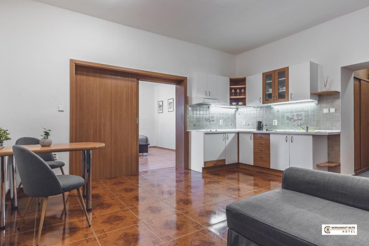 Nemojany Hotel Nemojansky Mlyn מראה חיצוני תמונה