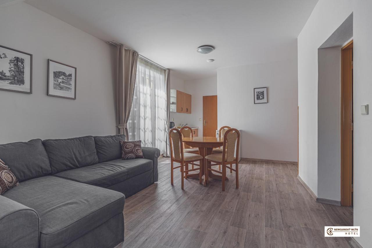 Nemojany Hotel Nemojansky Mlyn מראה חיצוני תמונה