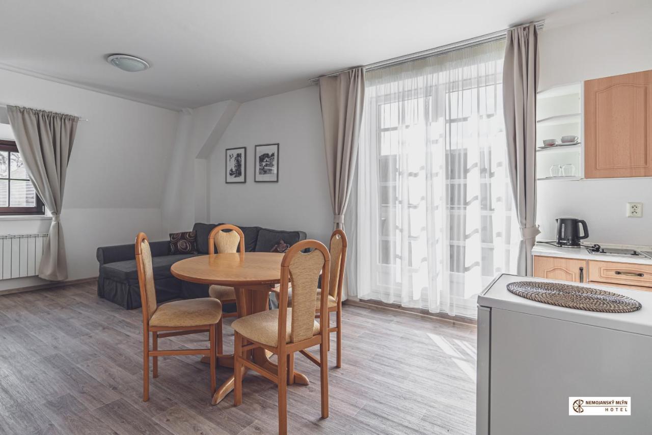 Nemojany Hotel Nemojansky Mlyn מראה חיצוני תמונה